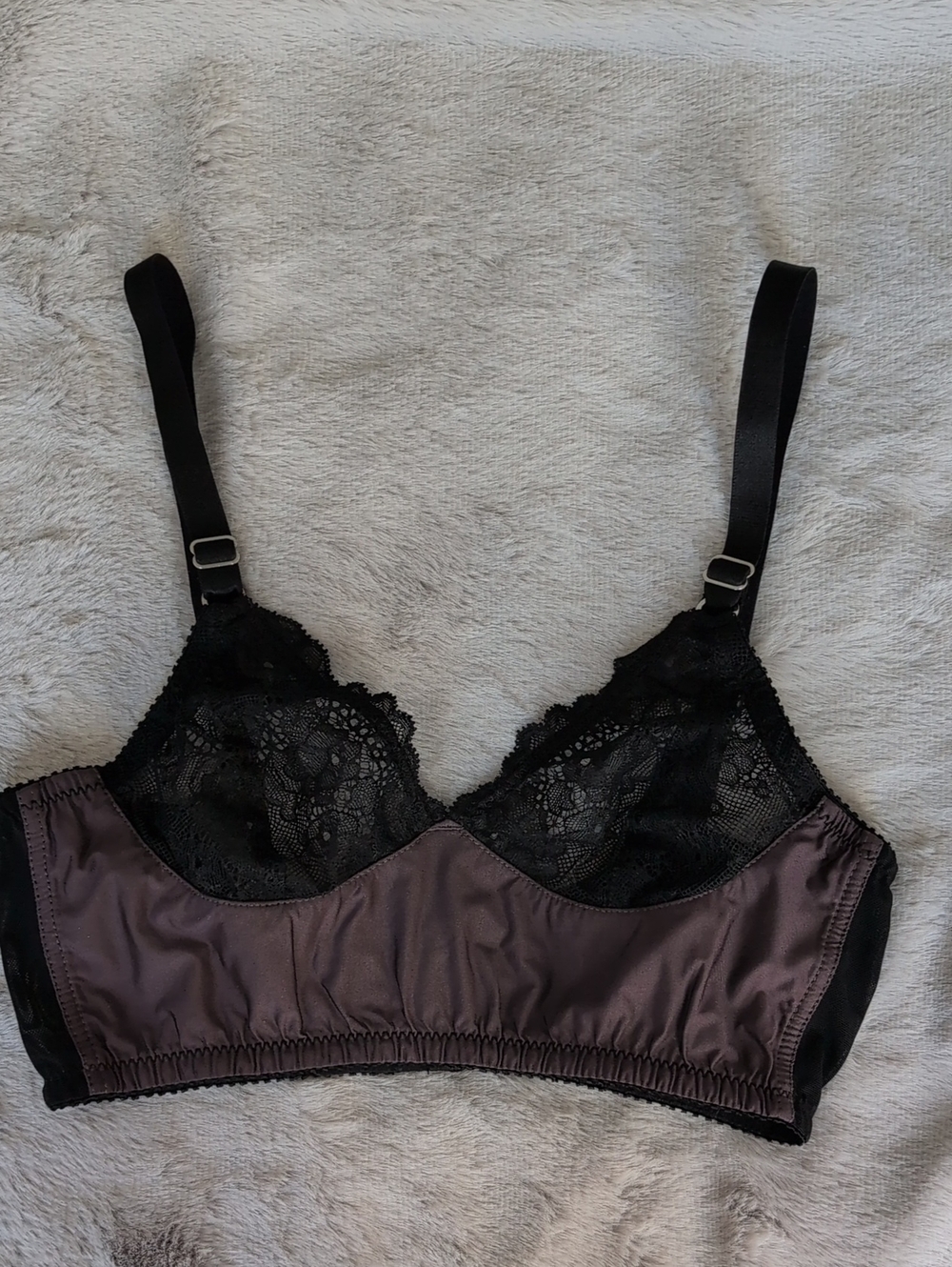 Lace Wireless Bra in Black and Plum